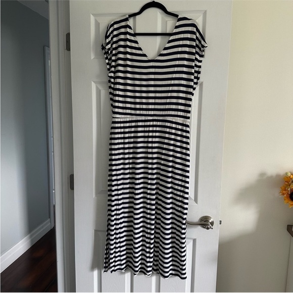 Size 1X Torrid Women’s Navy White Striped Midi Dress Super Soft Dolman Sleeve - Picture 7 of 8